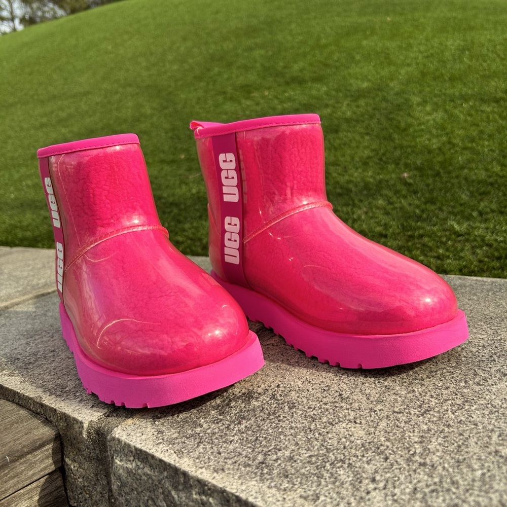 UGG Classic Clear Mini boot. Color Pink. Size US 6. Waterproof